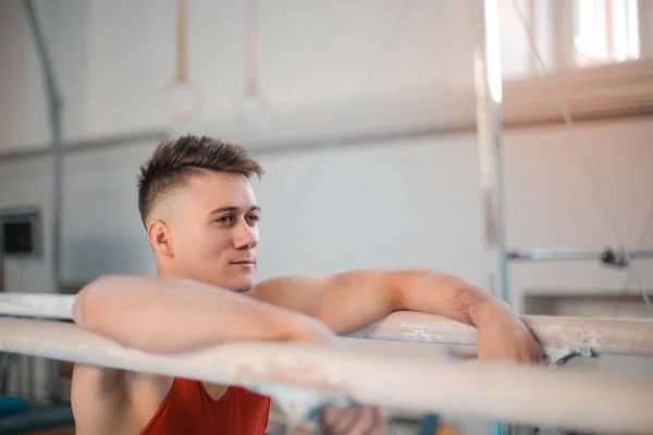 male gymnast horizontal bar